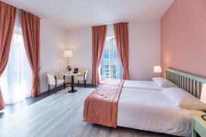 Double or Twin Room with Balcony and Lake View room in Hotel Lido Seegarten