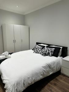 Black & White Double Bedroom