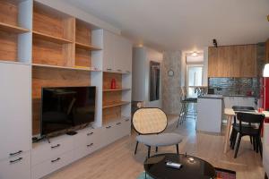 New York: A spacious modern apartment with parking