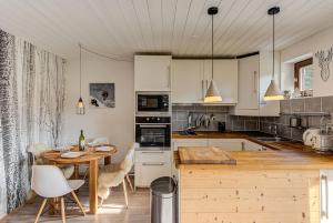 Apartment Cry, Alpes Agency, Central Chamonix, sleeps 2-4