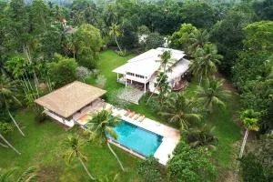 Villa Amber Llama - Thalpe, Galle - Pitiduwa