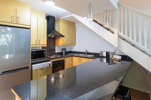 Family Home - Sleeps 6 - 150m To Beach