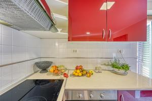 Holiday house Marinela with Private Pool and Fenced Garden