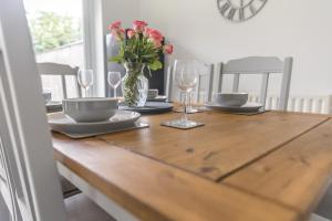 PARKING - HOSPITAL STAFF - Large House - Contractors