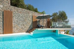 Driftwood Luxury Suite by WhiteDream Villas