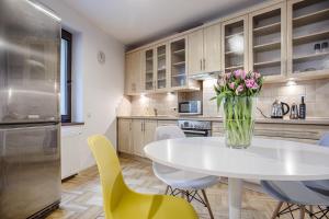 Central Apartments by Tyzenhauz