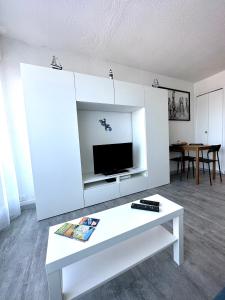 Studio vue port, parking privé, terrasse, clim