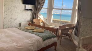 Top Floor Sea View Room room in Whitecliff Guest House