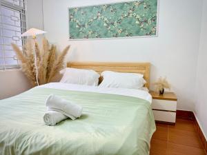 Local Me - Exclusive Centre Room