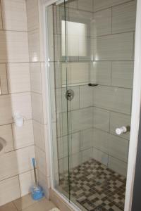 EMPEROR LODGE AND TOURS