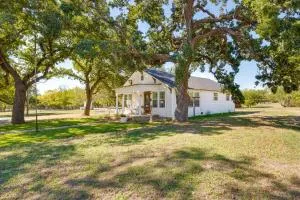 Countryside Cottage with Fenced Yard in Decatur! - Springtown