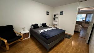 Cozy Home Stay in Kungsängen,Walking distance to Grocery Stores & Macdonalds
