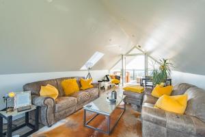 Channel View by Bloom Stays