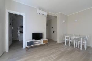 CasaViva - Blue Penthouse with parking in Santa M