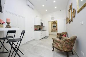 Roman Holiday Suites