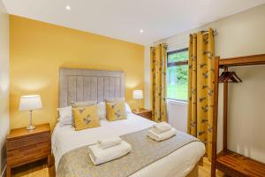 Birch Lodge 19 with Hot Tub