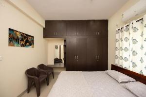 Contemporary apartment with balcony, Bangalore