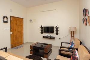 Contemporary apartment with balcony, Bangalore