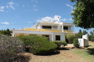 ABF18V3 Moradia qualidade e piscina,lindas v