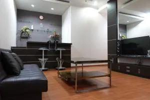 Town House MGR 2, Central Park Mall Area, Pool Side-1st floor - Koneng