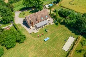 Grand gite noyé dans la calme et la verdure - Cluis