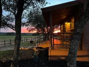 Hickory Ridge Hideaway Cabin - Romantic, Peaceful - Brady
