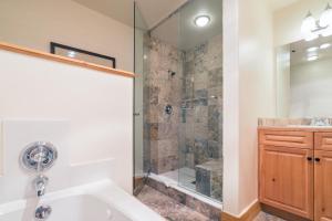 Bear Creek Lodge 409 by Alpine Lodging Telluride