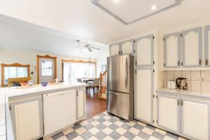 Chalet du Village - Rustic charm, lake - beach access