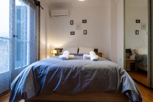 The Acropolis Hideaway 2-BDR APT next to Metro