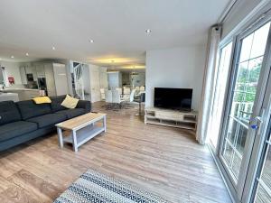 Bourton House Windrush Lake