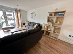 Bourton House Windrush Lake