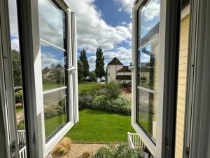 Bourton House Windrush Lake