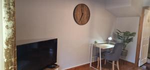Country Style, 2 bedroom house, Parking and superb location