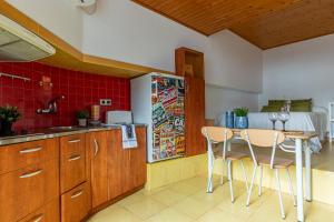 Estudio delante del mar