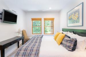 Bear Creek Lodge 205A by Alpine Lodging Telluride