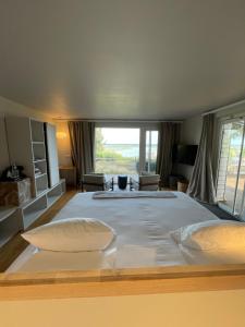 Hotels Hotel - Spa Les Corderies : Suite Lit King-Size - Vue sur Mer