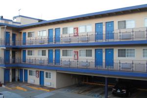 Surf Motel - image 1