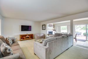 Tucson Townhome with Shared Pool in 55 and Community!