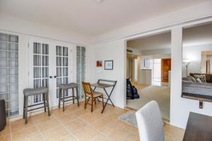Tucson Townhome with Shared Pool in 55 and Community!