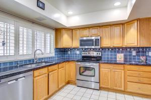 Tucson Townhome with Shared Pool in 55 and Community!