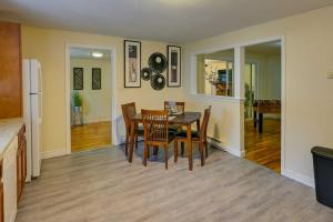 Boston Duplex with Foosball Table 11 Mi to Downtown