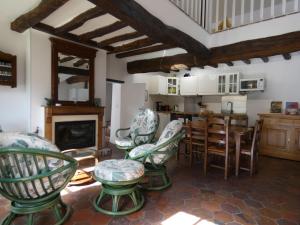 Élégante maison rénovée en campagne, proche de Dreux et Chartres, avec 2 chambres accueillantes. - FR-1-581-103