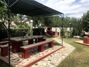Apartments with a parking space Lopar, Rab - 21881 