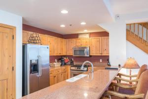 Bear Creek Lodge 403 by Alpine Lodging Telluride