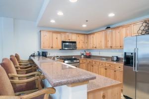 Bear Creek Lodge 110 by Alpine Lodging Telluride