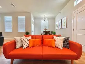 NEW! Luxury Apt, 5 min from Mall, Airport, & Dine! - 雷诺萨