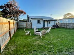 Waddle on Inn- Hot Tub, Pet Friendly, Fully Fenced, 5 Blocks to Beach! - Loomis