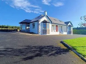 Tour House, A Country Escape set in Natures Beauty - Ballymacart Bridge