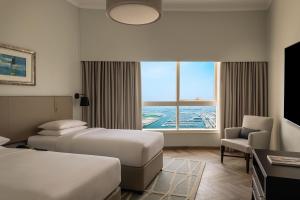 3 Bedroom Palm View, 3 Bedroom Suite, Palm View, Balcony room in Dubai Marriott Harbour Hotel And Suites