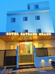 Hotel Satsang Grand